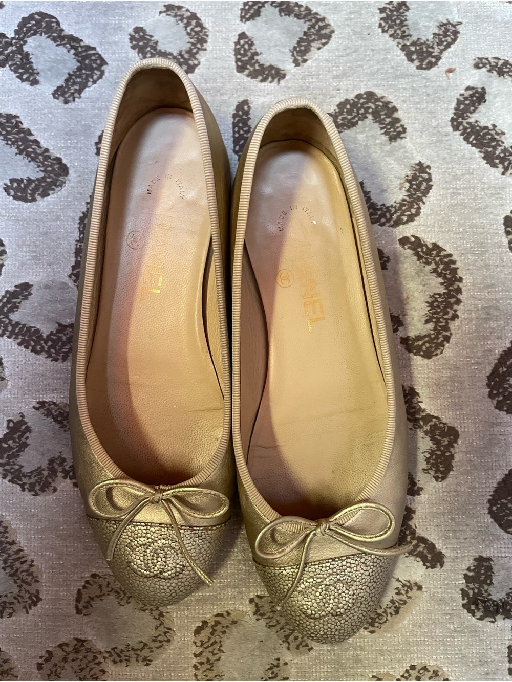 CHANEL Ballet Flat in Metallic Gold with Bow 37.5 - Picture 3 of 11